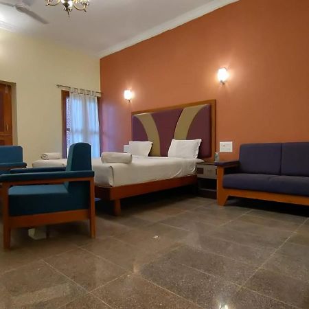 Kanthi Resorts Badami Bāgalkot Kültér fotó