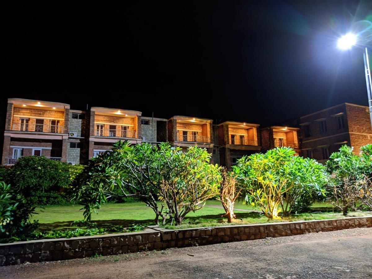 Kanthi Resorts Badami Bāgalkot Kültér fotó