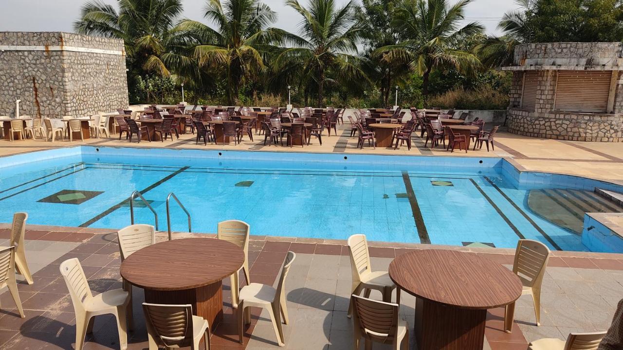 Kanthi Resorts Badami Bāgalkot Kültér fotó