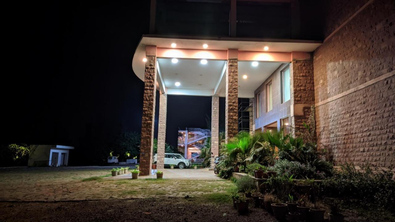 Kanthi Resorts Badami Bāgalkot Kültér fotó