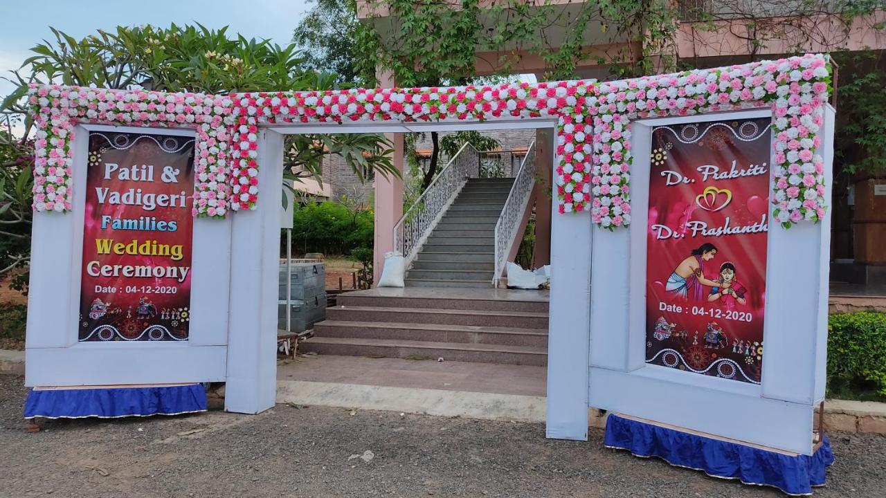 Kanthi Resorts Badami Bāgalkot Kültér fotó