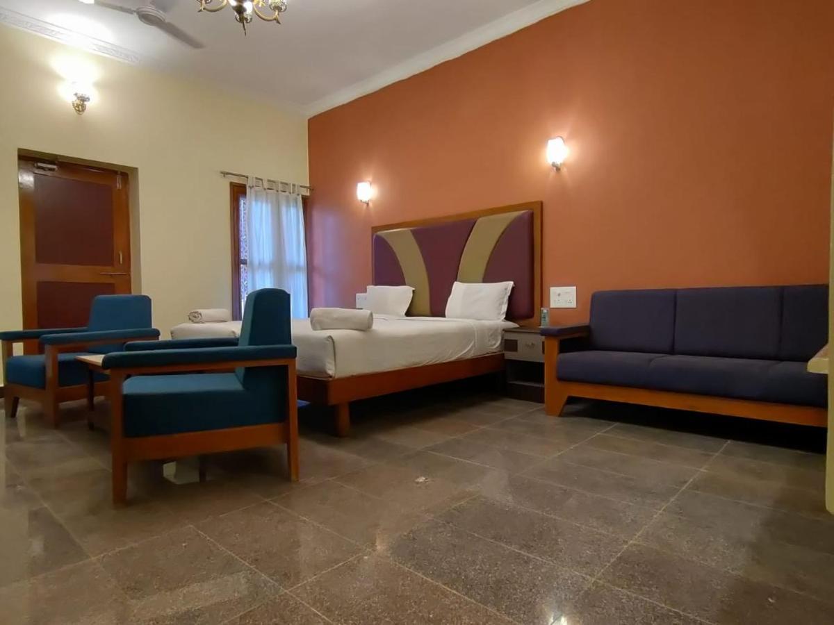 Kanthi Resorts Badami Bāgalkot Kültér fotó