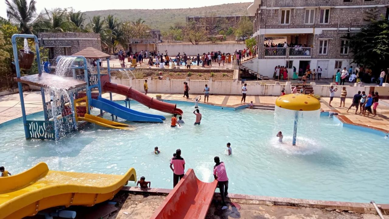 Kanthi Resorts Badami Bāgalkot Kültér fotó